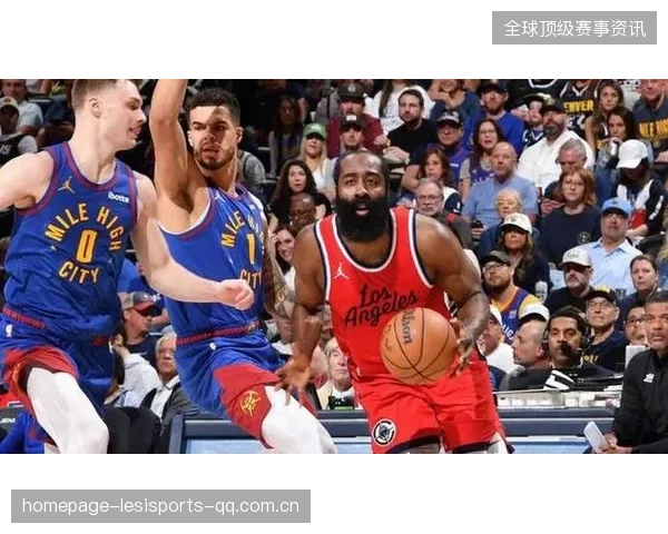 NBA尼克斯抢下关键前场篮板,整场节奏彻底倒向纽约
